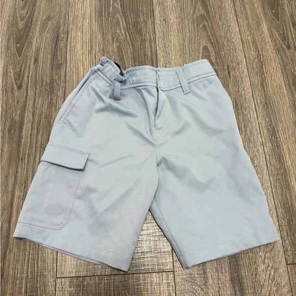 Under Armour Boys Light Gray Golf Shorts Cargo Pocket Size YXS - Picture 1 of 4